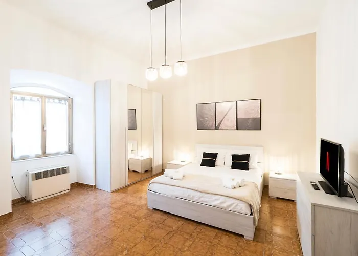 {2 Steps From The Colosseum} Free Wi-Fi & Netflix