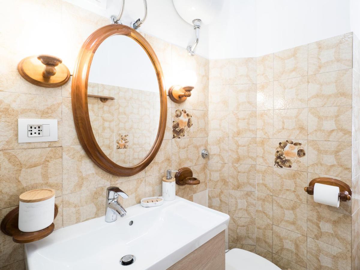 {2 Steps From The Colosseum} Free Wi-fi & Netflix Apartment