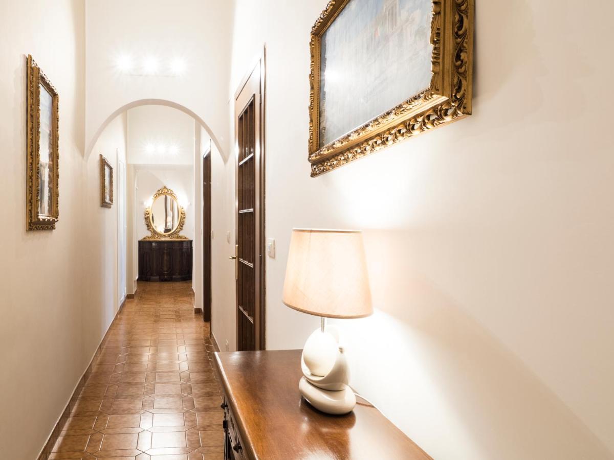 {2 Steps From The Colosseum} Free Wi-fi & Netflix * Rom