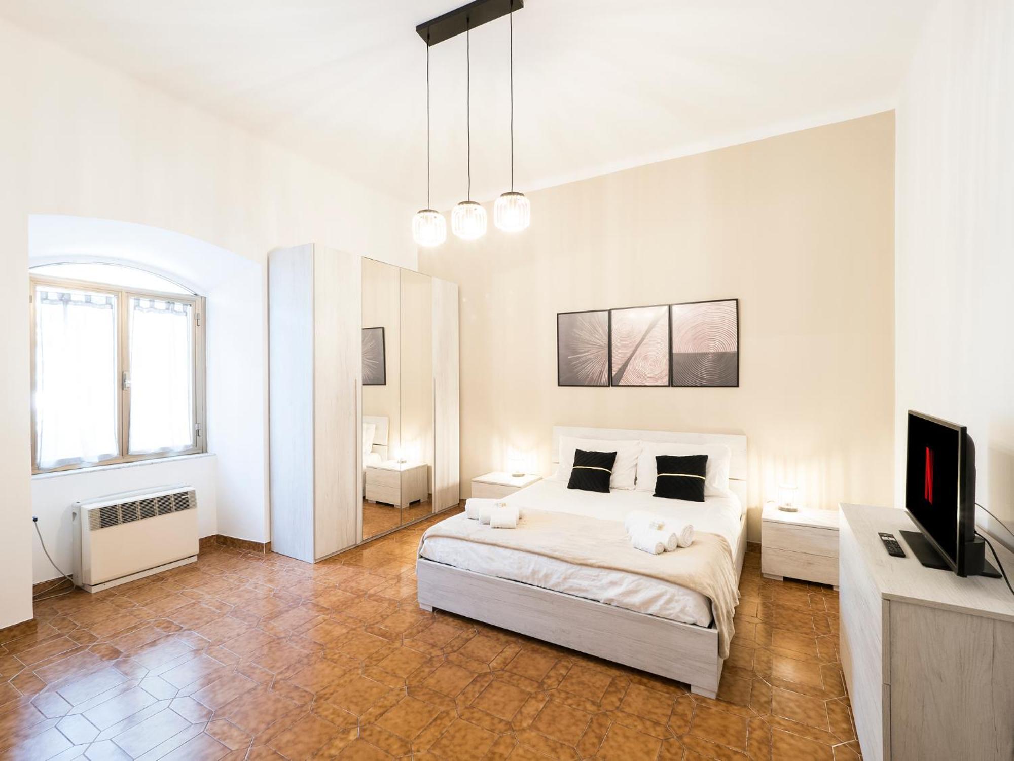 {2 Steps From The Colosseum} Free Wi-fi & Netflix *